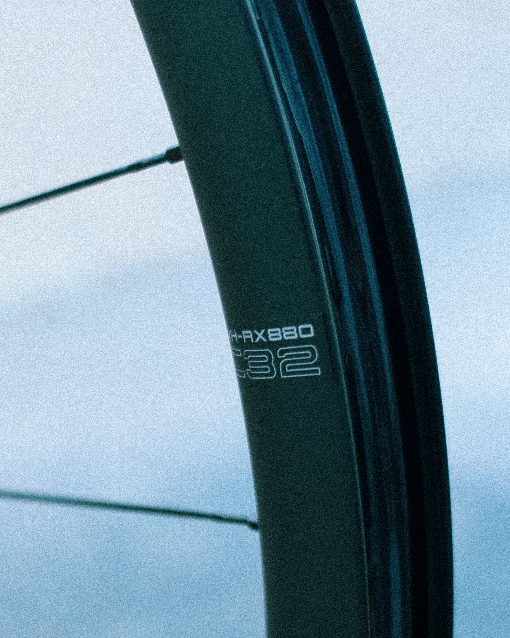 Tylne koło SHIMANO GRX WH-RX880 700c przystosowane do jazdy bezdętkowej (centralna blokada) - Image 5
