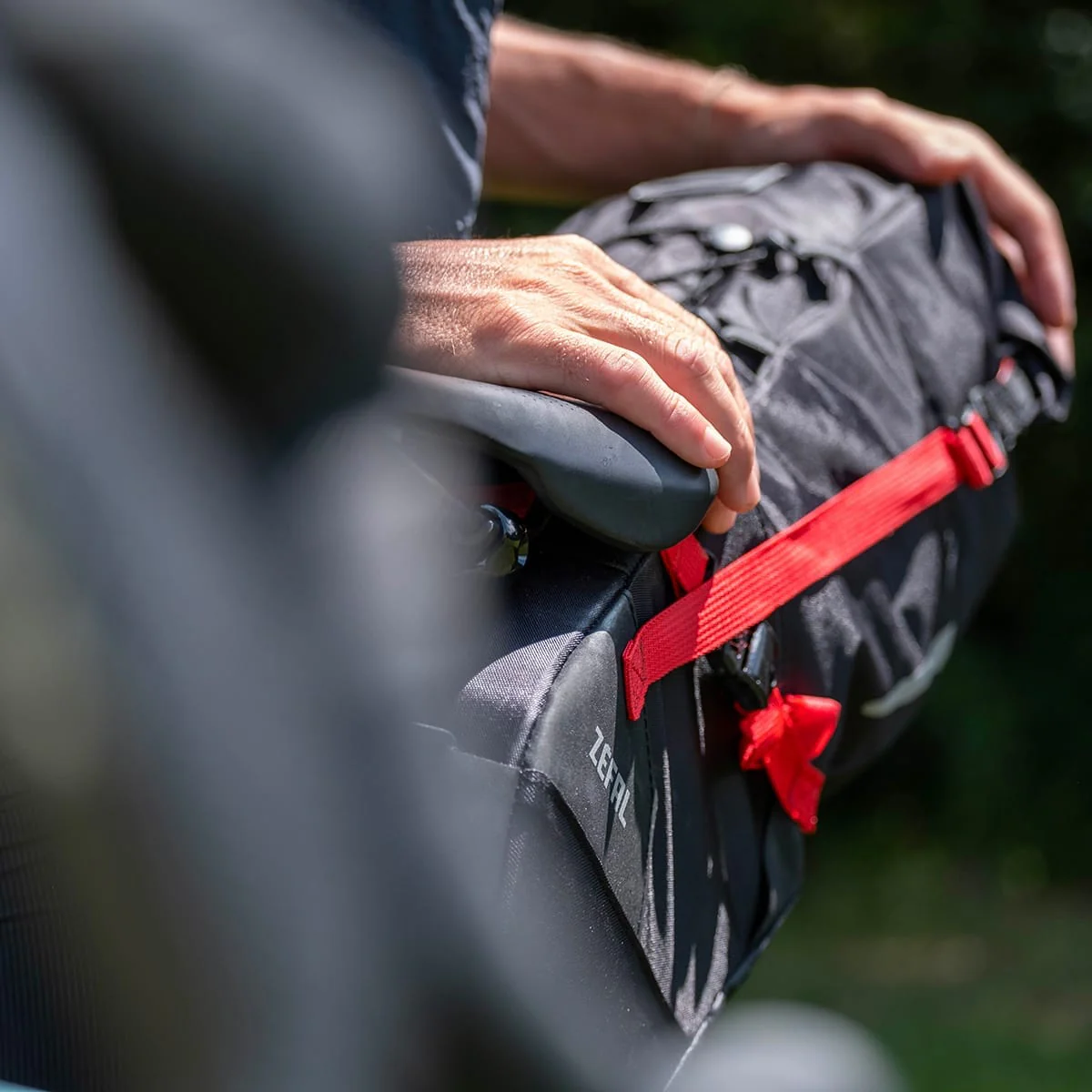 ZEFAL Z ADVENTURE R17 Torba pod siodło 8 L - 17 L Czarna - Image 15