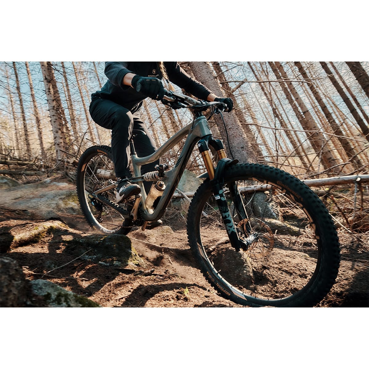 Zestaw bidon i koszyk na bidon FIDLOCK TWIST COMPACT BIKE BASE 750 ml Smoked - Image 5