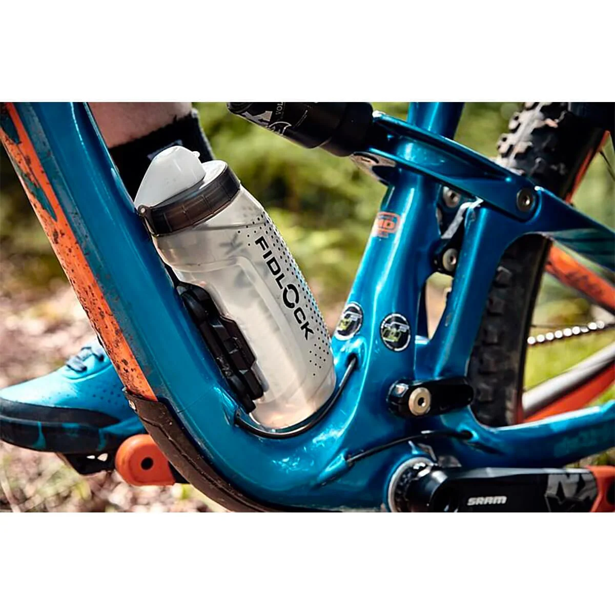 Zestaw bidon i koszyk na bidon FIDLOCK TWIST BIKE BASE 590 ml Przezroczysty - Image 4